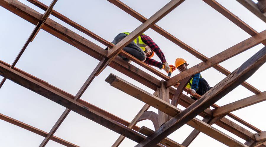 Professional gutter cleaning services in Mira Loma, CA